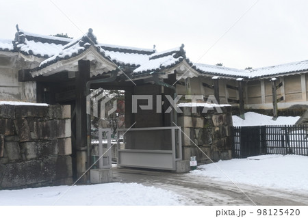 名古屋城・表二之門の雪景色 名古屋城・表二之門の雪景色 98125420