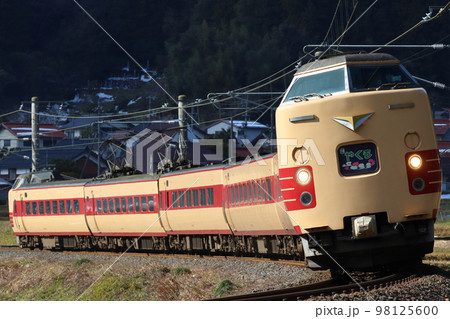 特急やくも号：381系電車（国鉄色リバイバル編成） 98125600