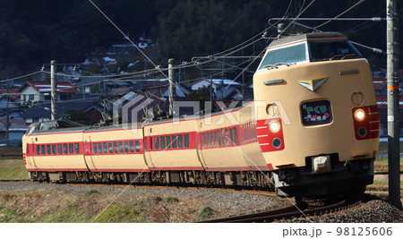 特急やくも号:381系電車(国鉄色リバイバル編成) 特急やくも号:381系電車(国鉄色リバイバル編成) 98125606