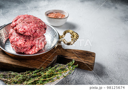 Raw Hamburger patty, groud beef Meat, uncooked meat cutlets. White background. Top view. Space for text 98125674
