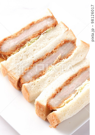 やわらかくてジューシー、カツの旨味たっぷりのヒレカツサンド やわらかくてジューシー、カツの旨味たっぷりのヒレカツサンド 98126017