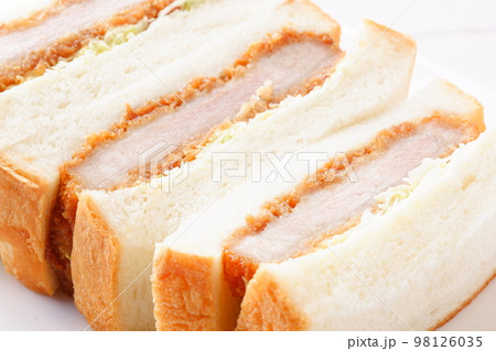 やわらかくてジューシー、カツの旨味たっぷりのヒレカツサンド やわらかくてジューシー、カツの旨味たっぷりのヒレカツサンド 98126035