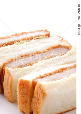 やわらかくてジューシー、カツの旨味たっぷりのヒレカツサンド 98126036