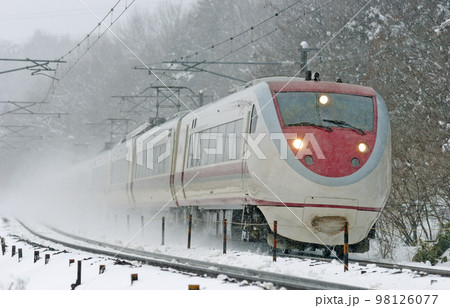 北陸本線　津幡ー倶利伽羅　北越急行　681系　N11+N01編成　はくたか 98126077
