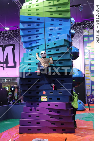 子供 クライミング 子供 クライミング 98126364