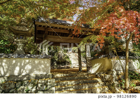 笠井山薬師院妙法寺 山門 岡山県岡山市 笠井山薬師院妙法寺 山門 岡山県岡山市 98126890