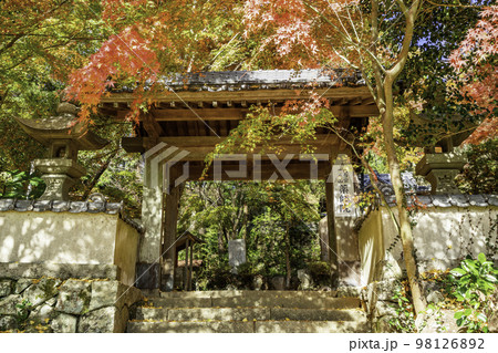 笠井山薬師院妙法寺 山門 岡山県岡山市 笠井山薬師院妙法寺 山門 岡山県岡山市 98126892
