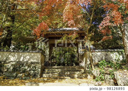 笠井山薬師院妙法寺 山門 岡山県岡山市 笠井山薬師院妙法寺 山門 岡山県岡山市 98126893