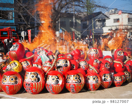 前橋　初市まつり　古だるまお焚き上げ 98127007
