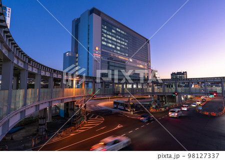 《神奈川県》新横浜駅前・都市夜景 《神奈川県》新横浜駅前・都市夜景 98127337