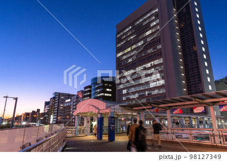 《神奈川県》新横浜駅前・都市夜景 《神奈川県》新横浜駅前・都市夜景 98127349
