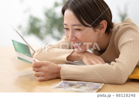 通帳　女性 98128248