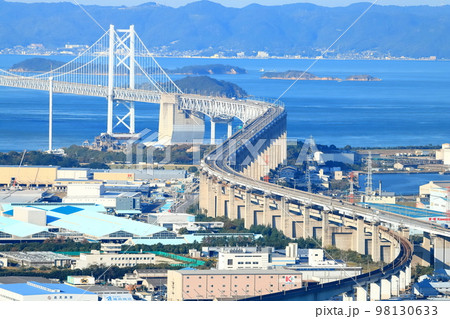 【香川県】晴天の青ノ山展望台から見た瀬戸大橋（全景） 98130633