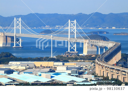 【香川県】晴天の青ノ山展望台から見た瀬戸大橋（全景） 98130637
