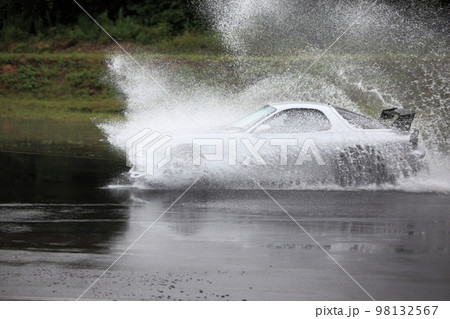 RX-7 雨の日のレース 98132567