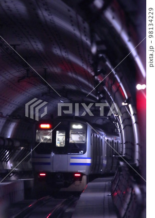 国鉄初の都市トンネル「総武トンネル」を走行するE217件電車_2022/12/3撮影 国鉄初の都市トンネル「総武トンネル」を走行するE217件電車_2022/12/3撮影 98134229