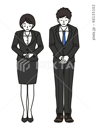 お辞儀をするスーツを着た男性と女性 98135102