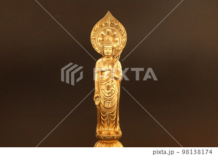 黄金の観音菩薩像 黒バック1 黄金の観音菩薩像 黒バック1 98138174