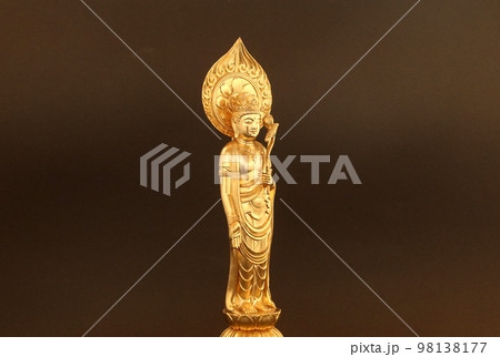 黄金の観音菩薩像 黒バック4 98138177