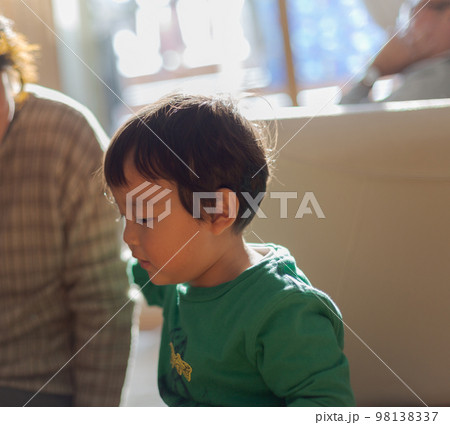 3 years old 98138337