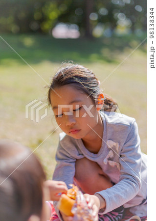 3 years old  &  8 years old 98138344