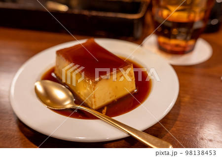 昔ながらのかためのプリン グラス 喫茶店 98138453