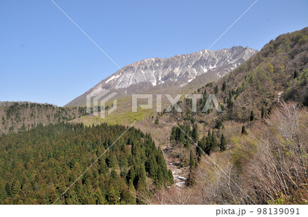 鍵掛峠から大山を望む　【鳥取県江府町】 98139091