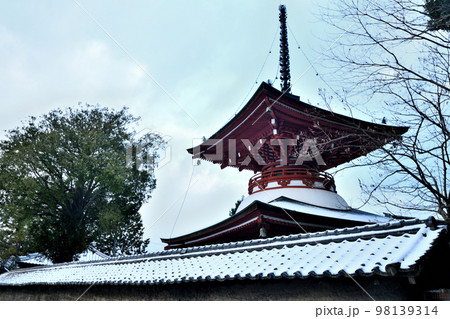 慈尊院(高野山町石道の出発点、多宝塔) 【和歌山県九度山町】 慈尊院(高野山町石道の出発点、多宝塔) 【和歌山県九度山町】 98139314