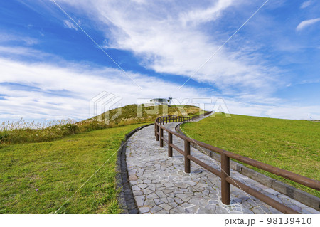【秋田県】寒風山の景観 【秋田県】寒風山の景観 98139410