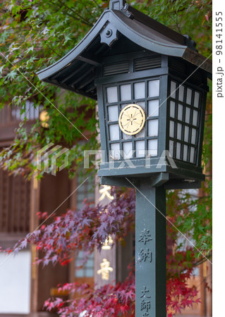 【日本】東京、高幡不動の黒い灯籠 【日本】東京、高幡不動の黒い灯籠 98141555