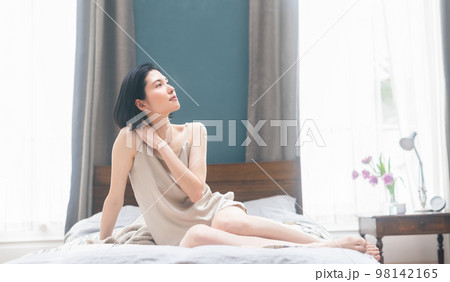 女性　ビューティー　スキンケア 98142165