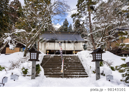 冬の土津神社 本殿と参道 福島県猪苗代町 冬の土津神社 本殿と参道 福島県猪苗代町 98143101