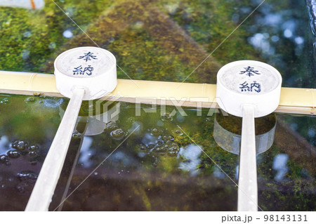 冬の土津神社　手水舎　福島県猪苗代町 98143131