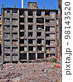いつ壊れるか分からない、国内最古の鉄筋コンクリート造アパート「30号棟」 98143520