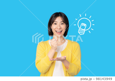 納得した女性 98143949
