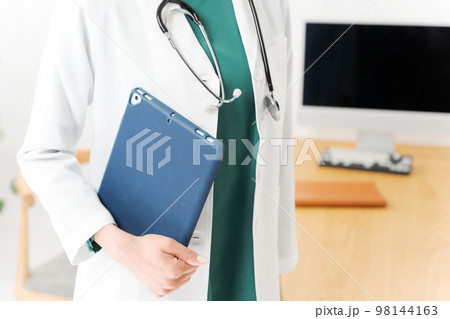 白衣の女性のボディパーツ 白衣の女性のボディパーツ 98144163