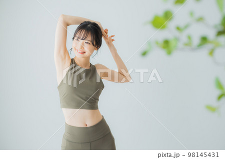 スポーツウェアの女性 スポーツウェアの女性 98145431