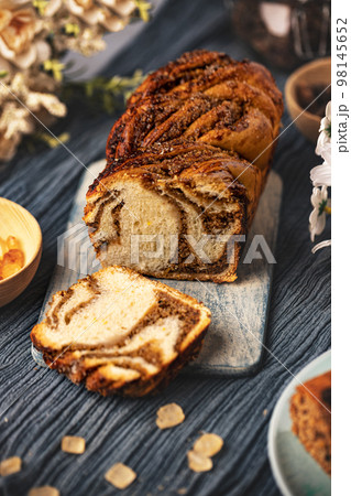 Twisted babka with walnuts 98145652