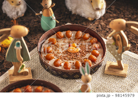 Easter carrot cake 98145979