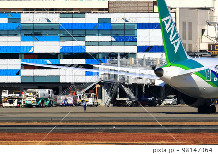 大阪国際空港　ANA　グリーンジェット　飛行機　離陸態勢　スカイパーク 98147064