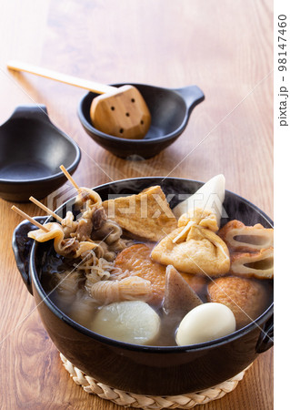 温かいおでん 98147460