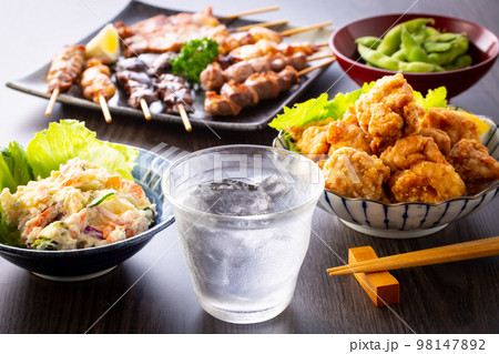 居酒屋の料理と焼酎　 98147892