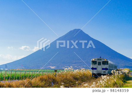指宿枕崎線と開聞岳 指宿枕崎線と開聞岳 98148359