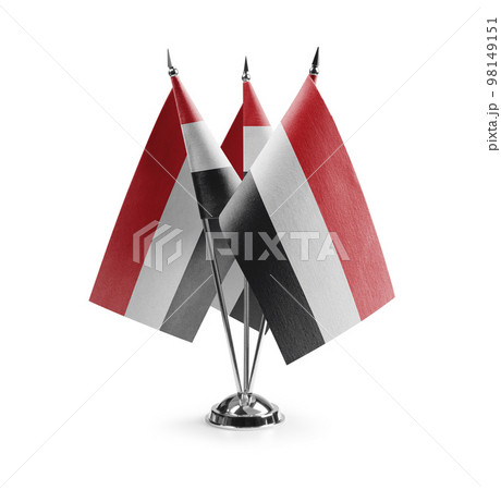 Small national flags of the Yemen on a white background Small national flags of the Yemen on a white background 98149151