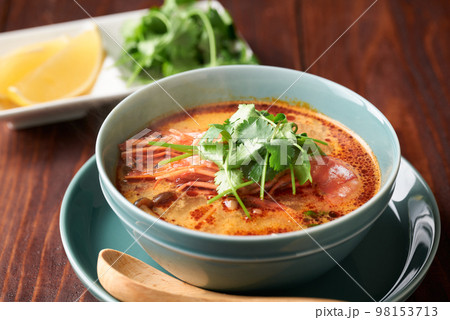 トムヤムクン 98153713