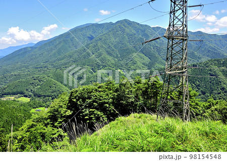道志山塊の菜畑山　菜畑山・和出村コース　佐久間東幹線鉄塔より西丹沢を望む 98154548
