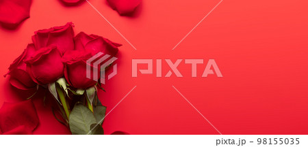 Valentines day greeting card with rose flowers Valentines day greeting card with rose flowers 98155035