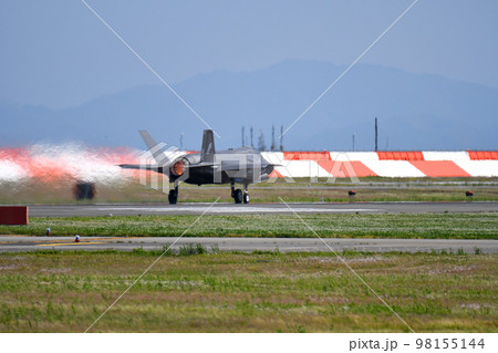 ステルス戦闘機F-35B　離陸 98155144