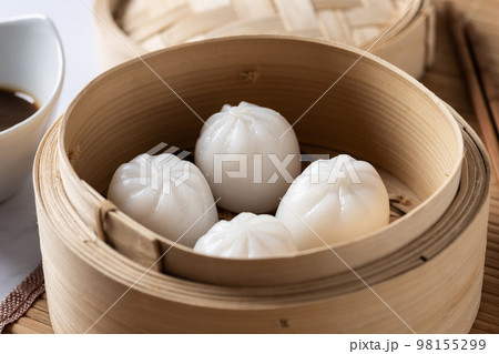 Steamed dumplings on white marble background. Traditional oriental food 98155299