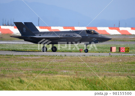 ステルス戦闘機F-35B タキシング ステルス戦闘機F-35B タキシング 98155500